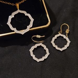 Quatrefoil Necklace and Earrings Set
